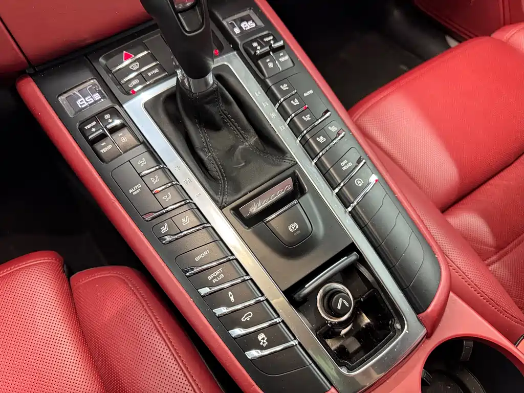 Porsche Macan 2015 — фото 14