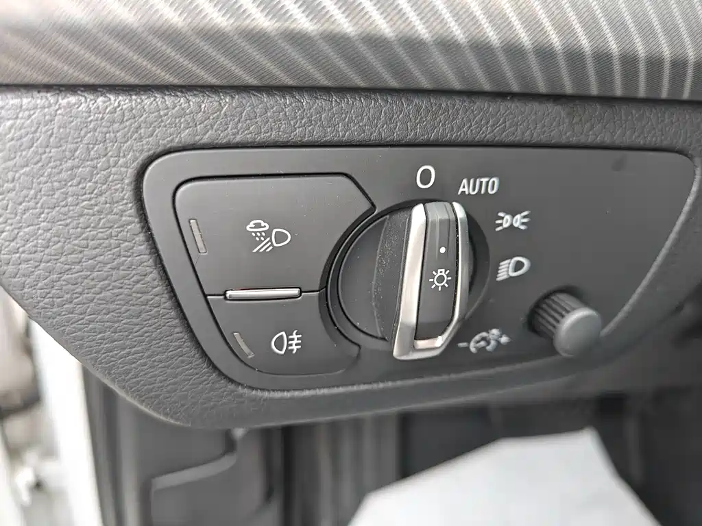Audi Q5L 2018 — фото 11