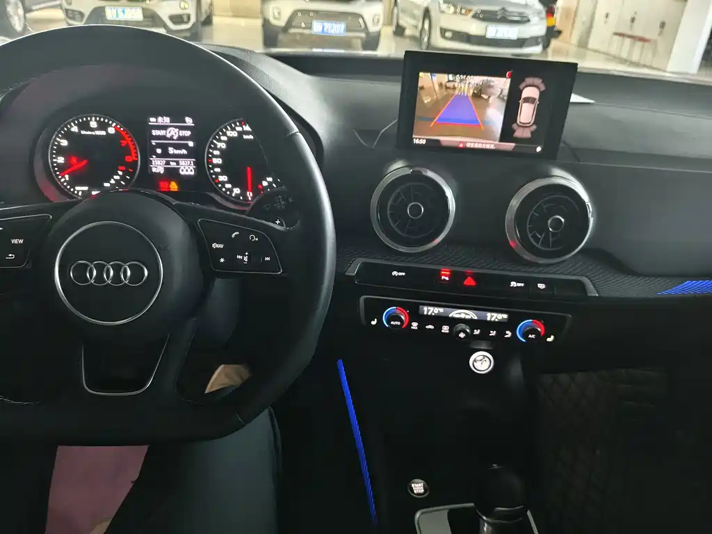 Audi Q2L 2023