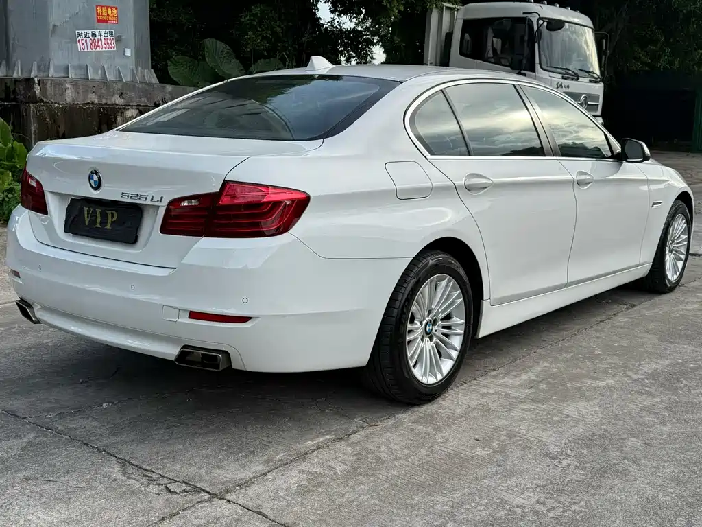 BMW 5 Series 2014 — фото 9