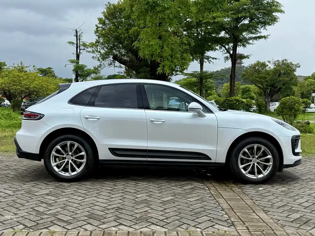 Porsche Macan 2023 — фото 17