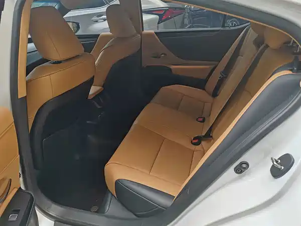 Lexus ES 2024