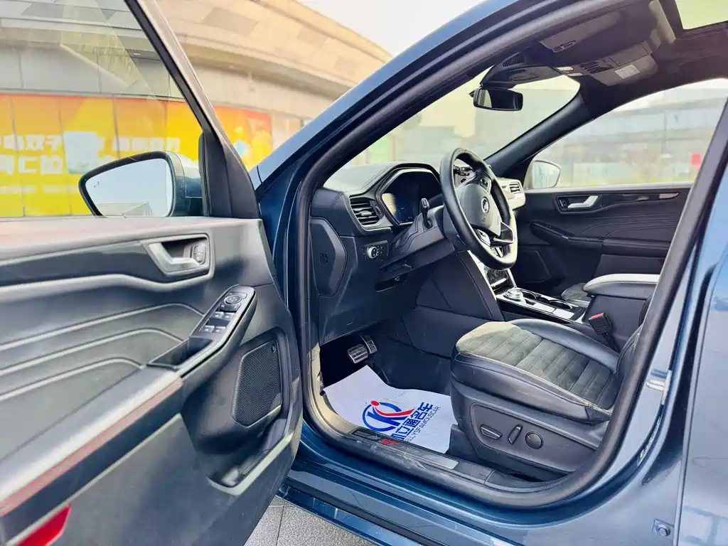 Ford Escape 2020 — фото 12