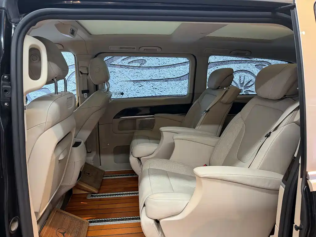 Mercedes-Benz V-Class 2017 — фото 10