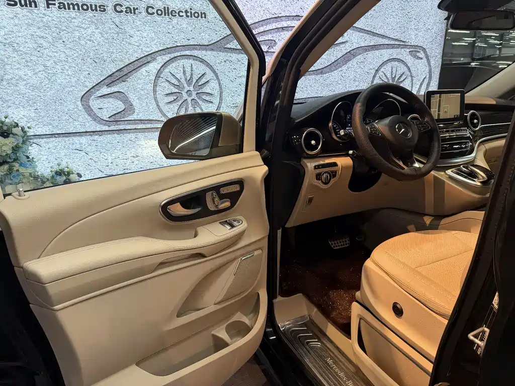 Mercedes-Benz V-Class 2017 — фото 12