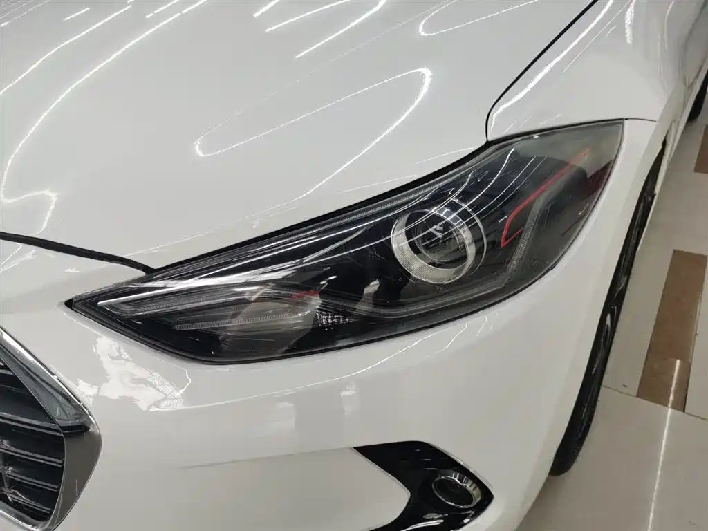 Hyundai Elantra 2019 — фото 18