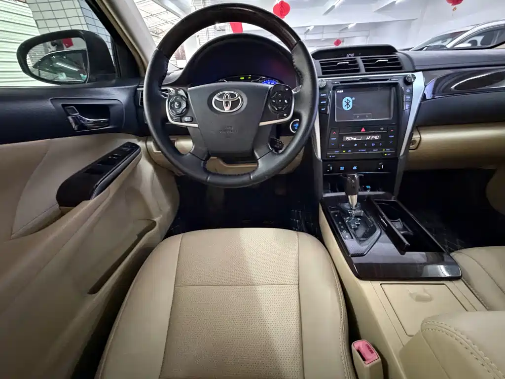 Toyota Camry 2016 — фото 9