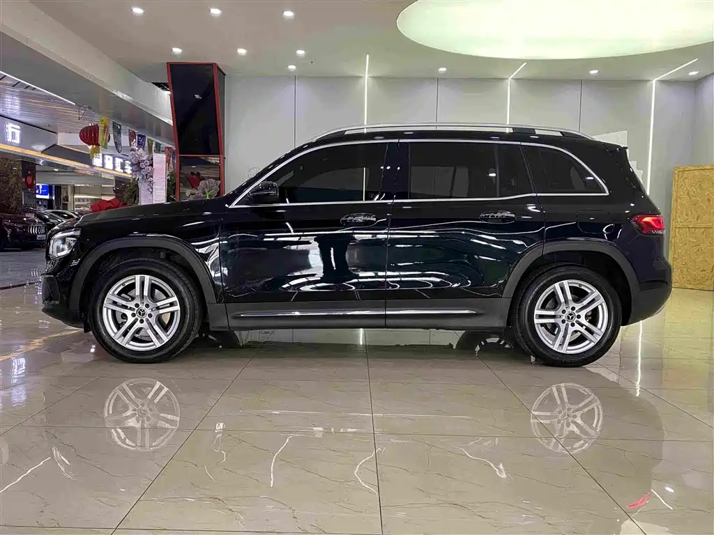 Mercedes-Benz GLB 2023