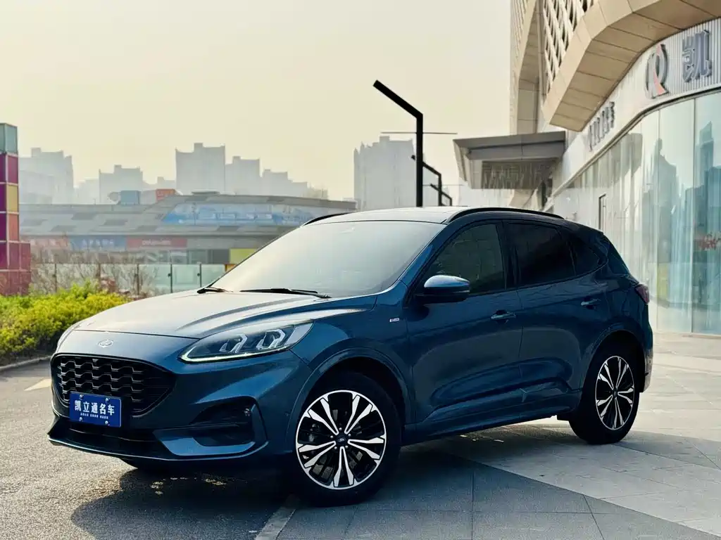Ford Escape 2020 — фото 1