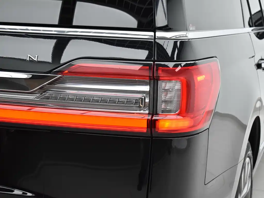 Lincoln Navigator 2019 — фото 24