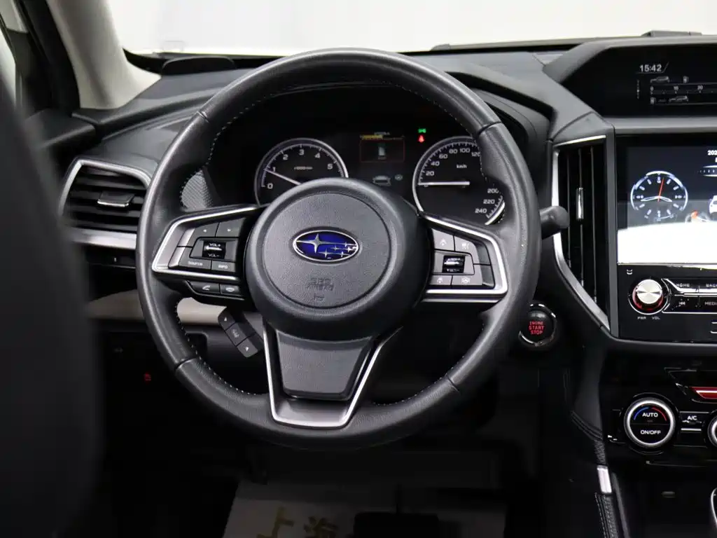 Subaru Forester 2023 — фото 12