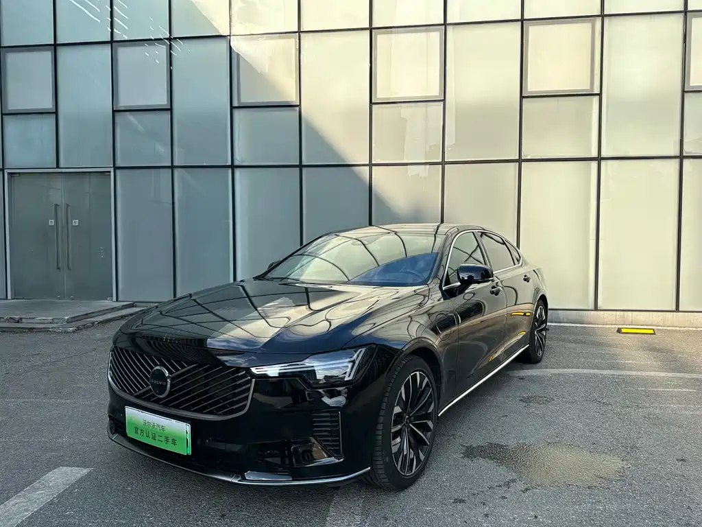 Volvo S90 Plug-In Hybrid 2025 — фото 1