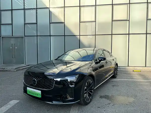 Volvo S90 Plug-In Hybrid 2025