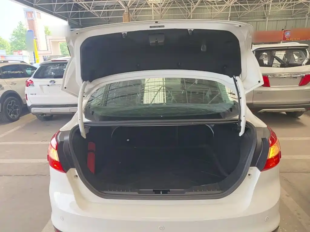 Ford Focus 2015 — фото 15