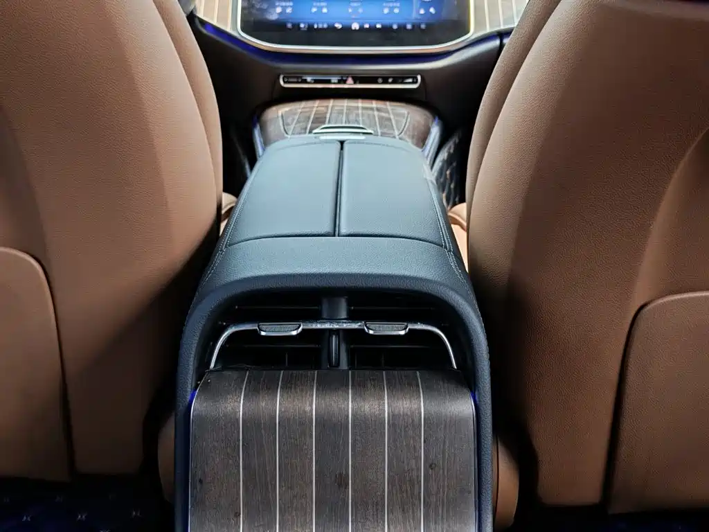 Mercedes-Benz E-Class 2024 — фото 20
