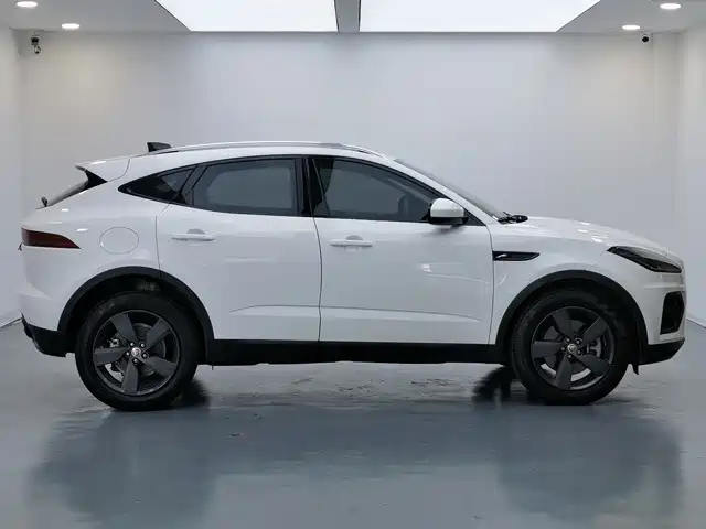 Jaguar E-PACE 2024 — фото 8