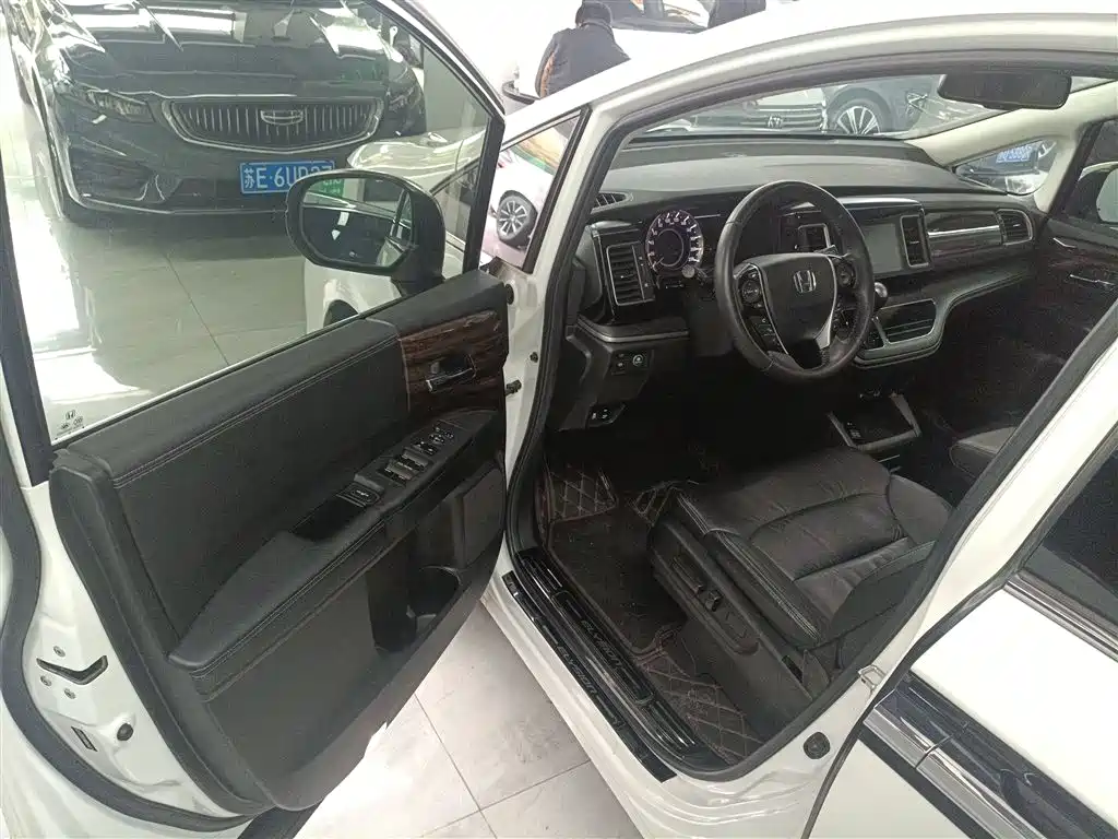 Honda Elysion 2018 — фото 16
