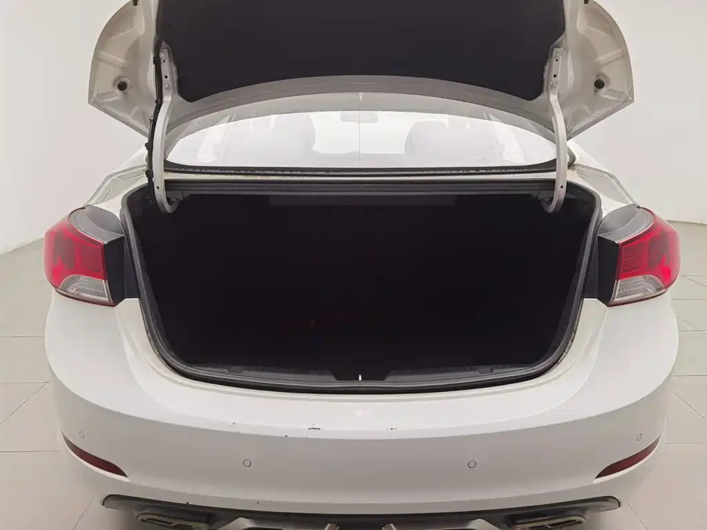 Hyundai Elantra 2015 — фото 16