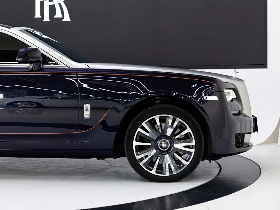 Rolls-Royce Ghost 2019 — фото 21