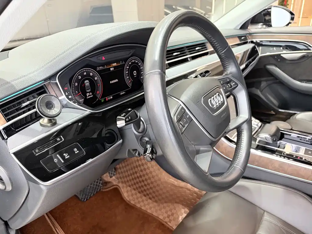 Audi A8 2019 — фото 12