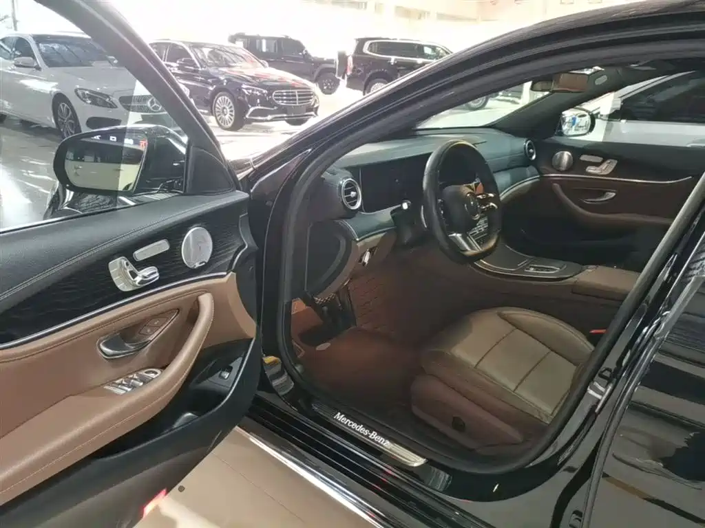 Mercedes-Benz E-Class 2021 — фото 16