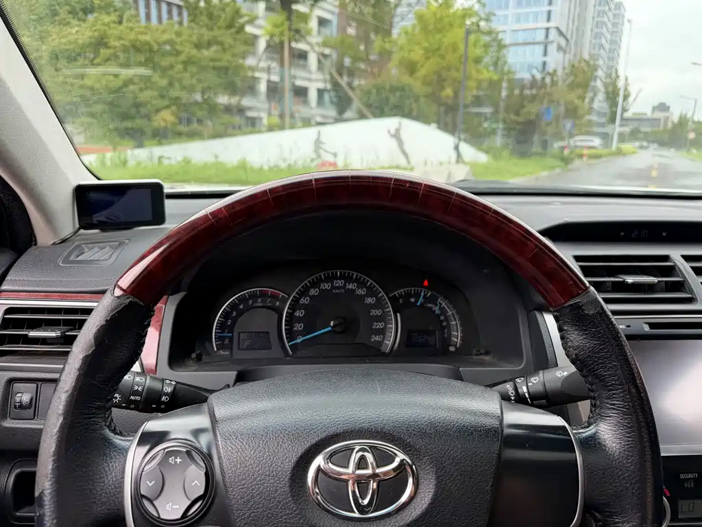Toyota Camry 2014 — фото 19