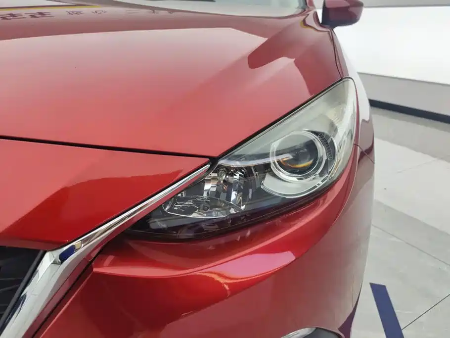 Mazda 3 Axela 2015