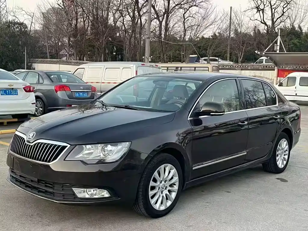 Skoda Superb 2014 — фото 1