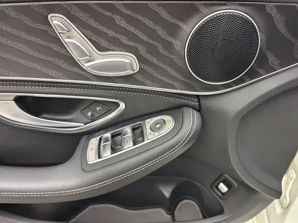 Mercedes-Benz C-Class 2019 — фото 19