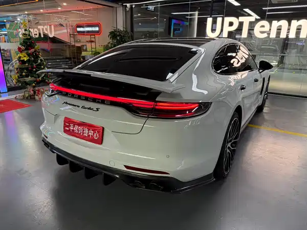 Porsche Panamera 2023