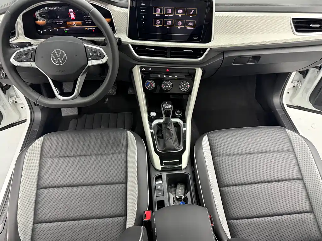 Volkswagen T-Roc 2023 — фото 9