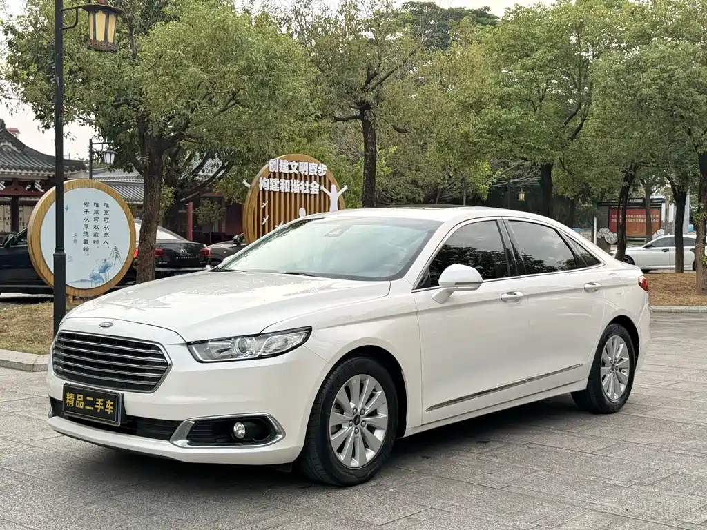 Ford Taurus 2018 — фото 1