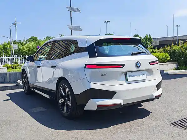 BMW iX 2025