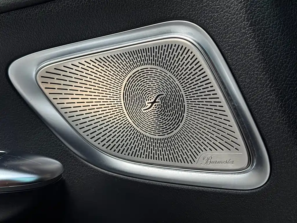 Mercedes-Benz C-Class 2024 — фото 10