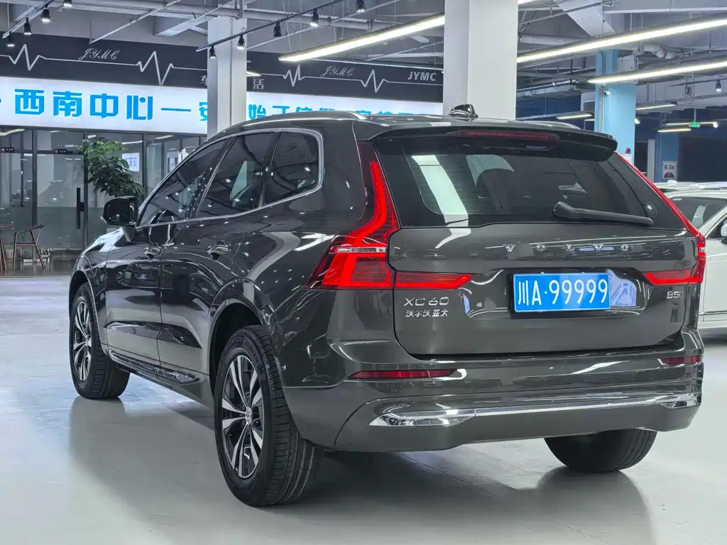 Volvo XC60 2022 — фото 10