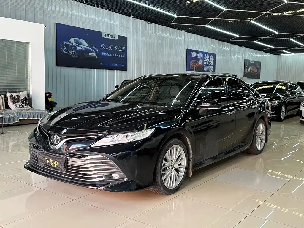 Toyota Camry 2018 — фото 1