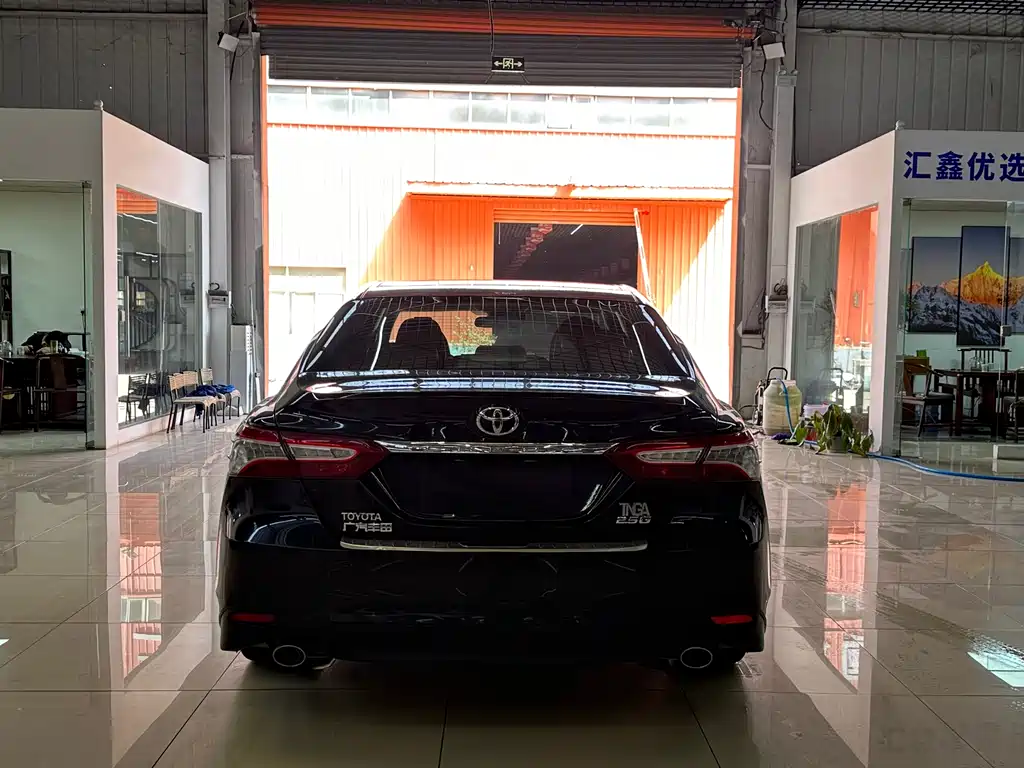 Toyota Camry 2018 — фото 16