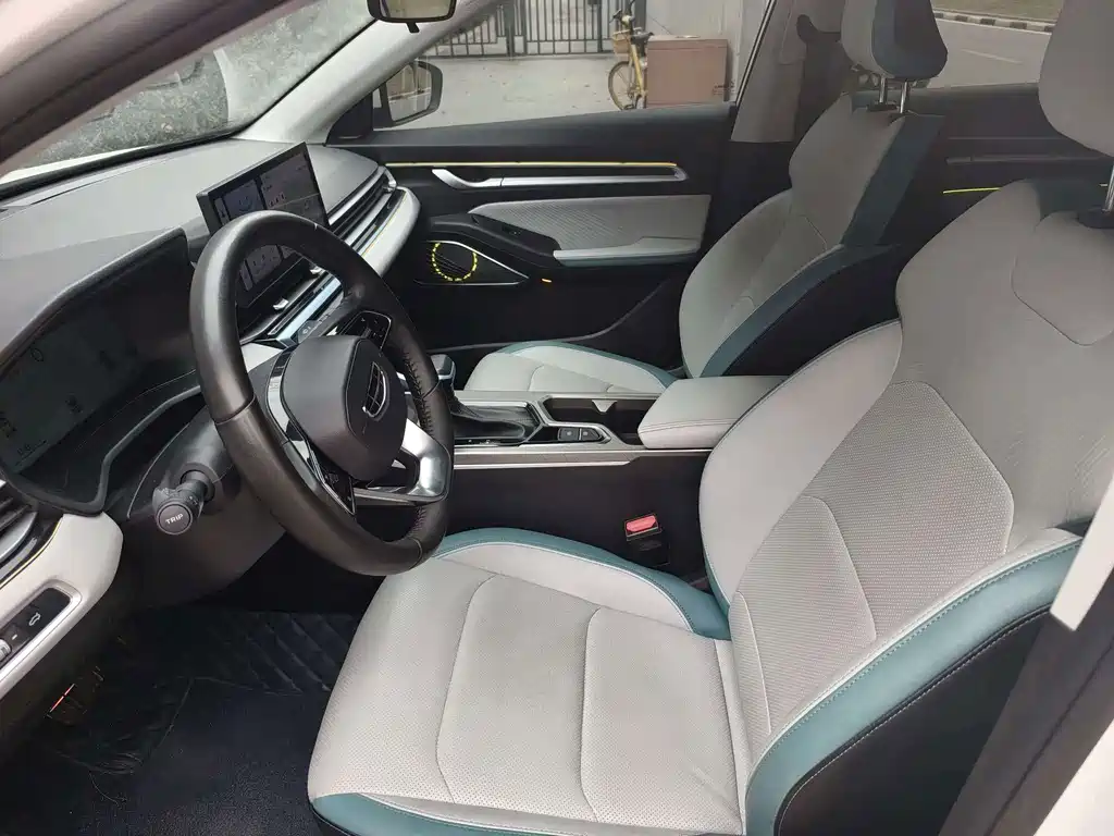 Geely Emgrand 2022