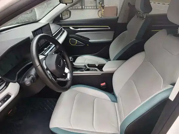 Geely Emgrand 2022
