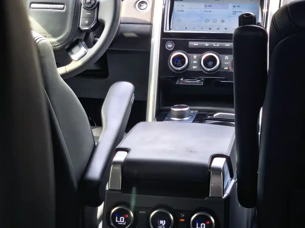 Land Rover Discovery 2017 — фото 13