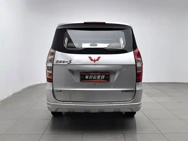 Wuling Hongguang 2015