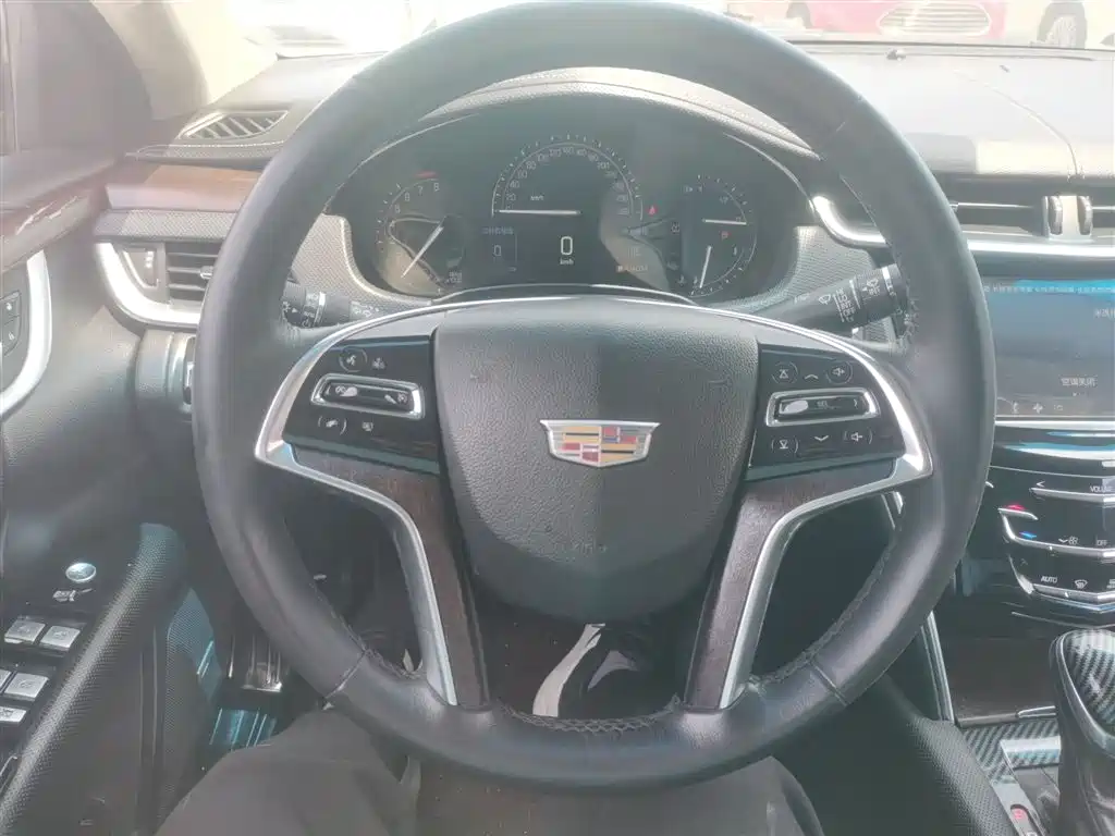 Cadillac XTS 2018 — фото 11
