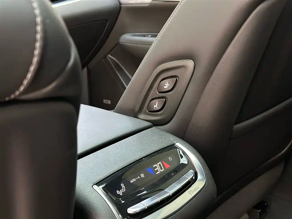 Cadillac XT6 2025 — фото 18