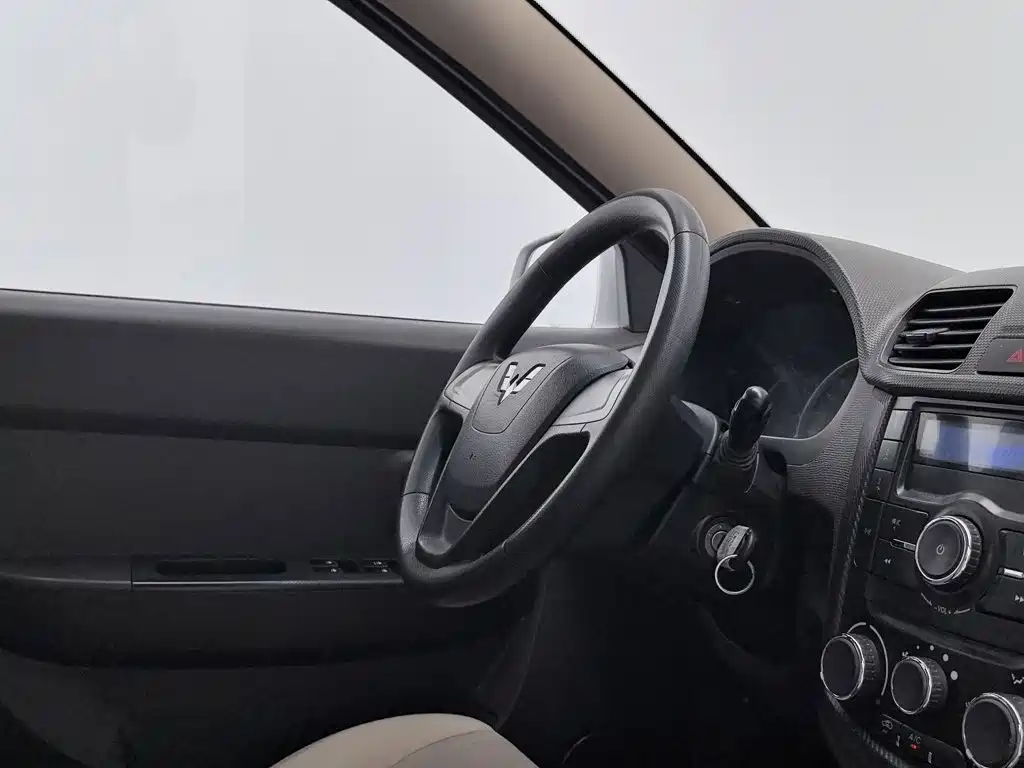 Wuling Hongguang 2015 — фото 22