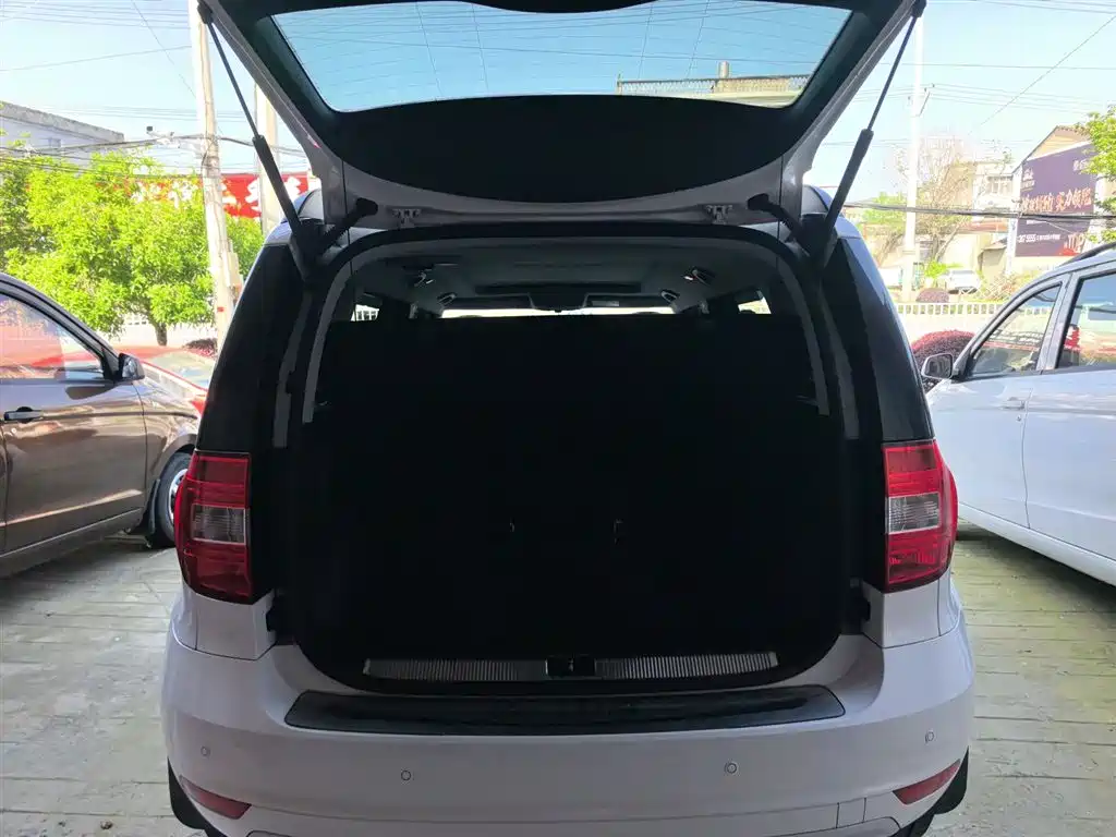 Skoda Yeti 2016 — фото 15