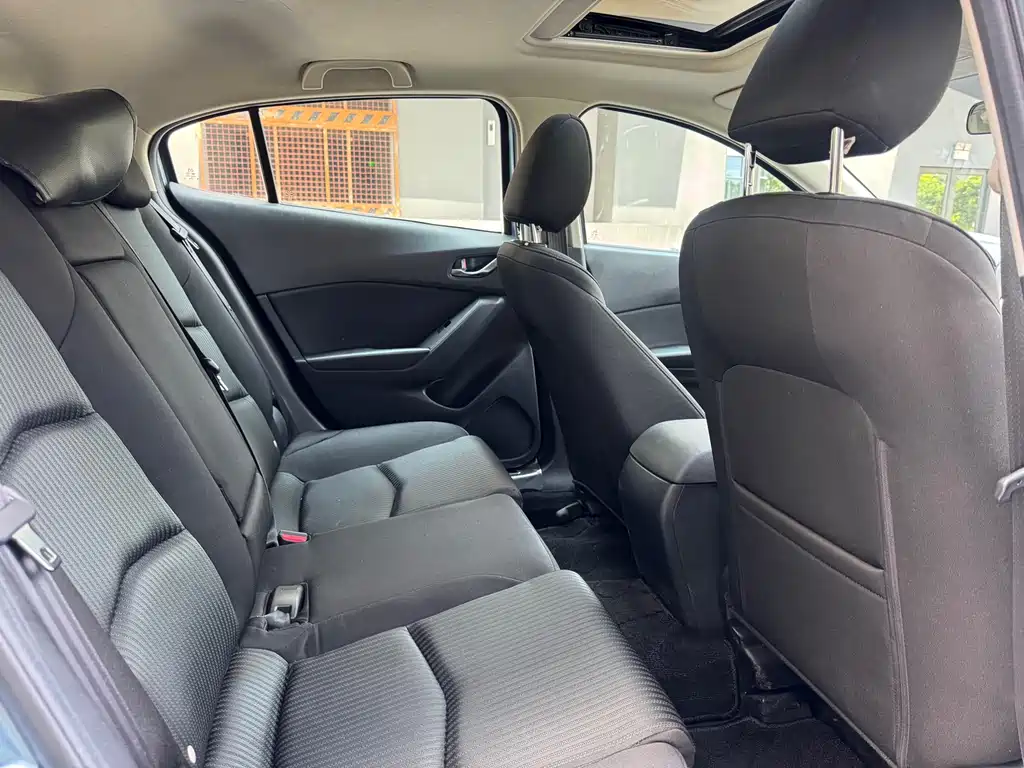 Mazda 3 Axela 2015