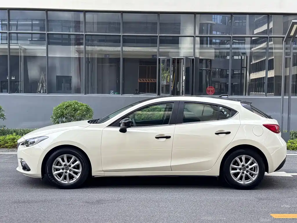 Mazda 3 Axela 2015