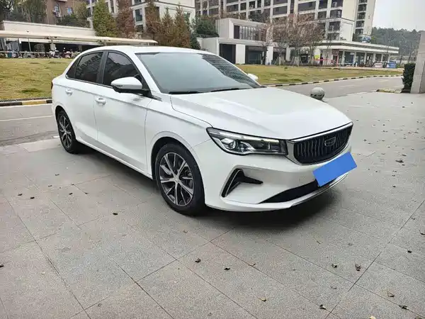 Geely Emgrand 2022