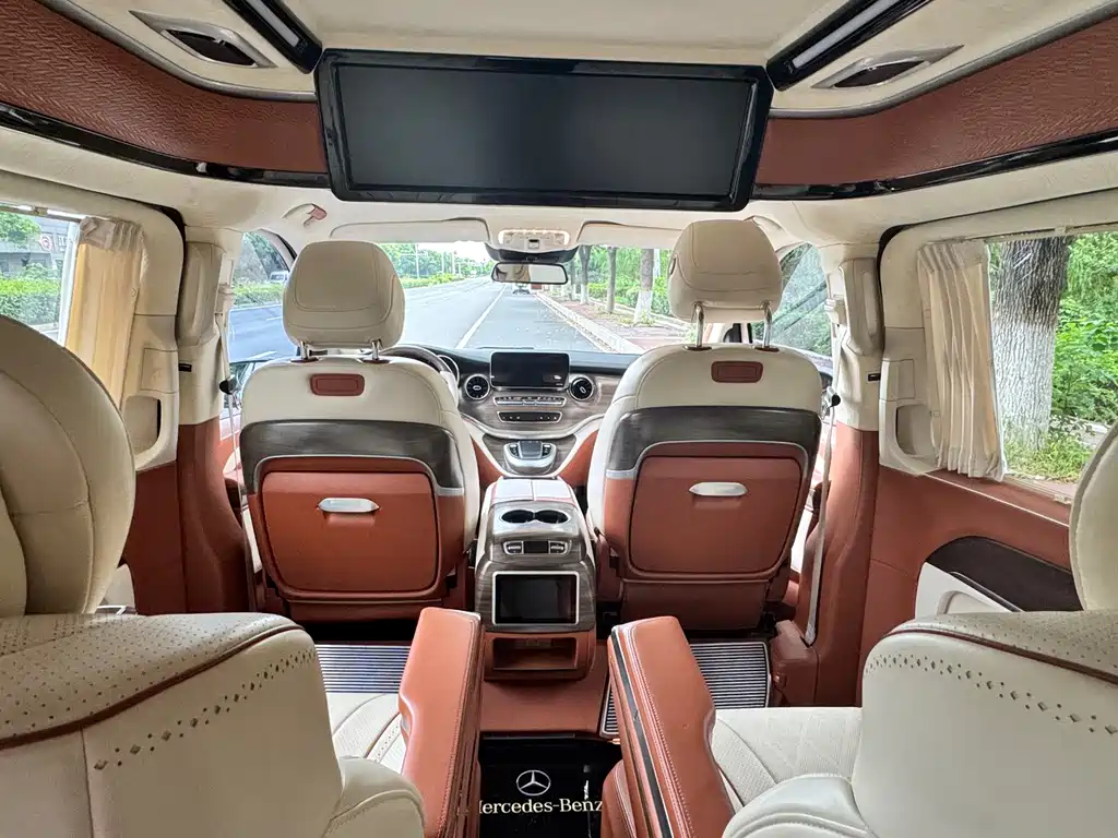 Mercedes-Benz V-Class 2022 — фото 10