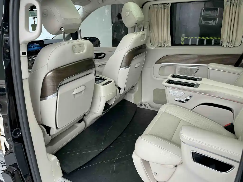 Mercedes-Benz V-Class 2022 — фото 16